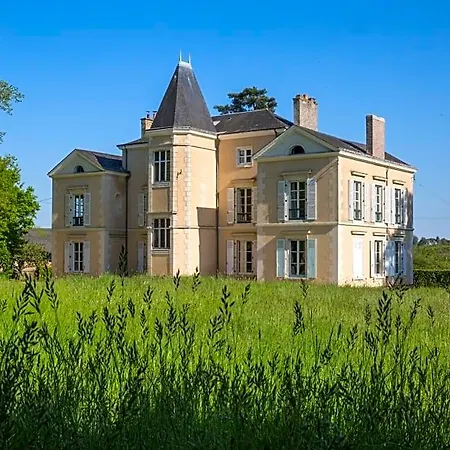Manoir Des Etrichets Bed & Breakfast